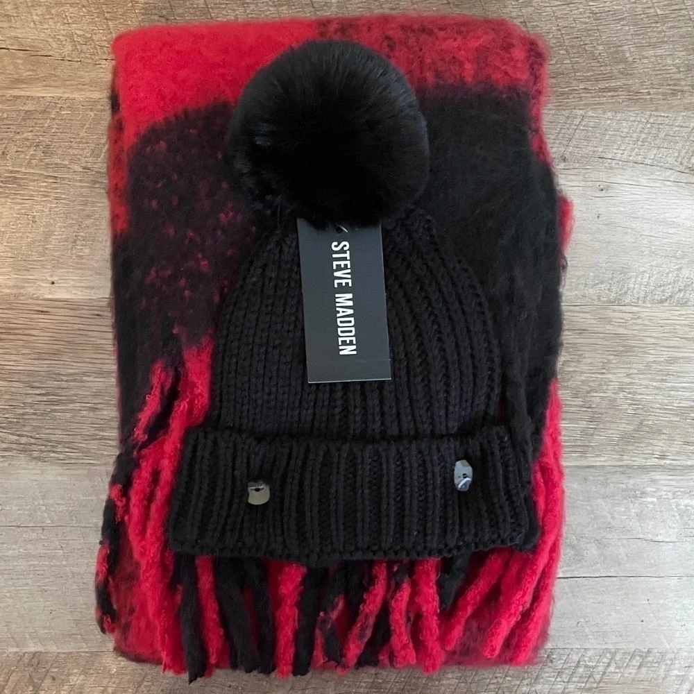 Steve Madden Red Plaid Buffalo Check Cozy Scarf & Pom Pom Hat Gift Set NWT